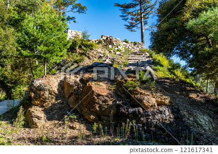 [Japan's 100 Famous Castles] Tsuwano Castle on an Autumn Morning: Stone Walls of the Outer Citadel 2, Tsuwano Town, Kashima Prefecture 121617341