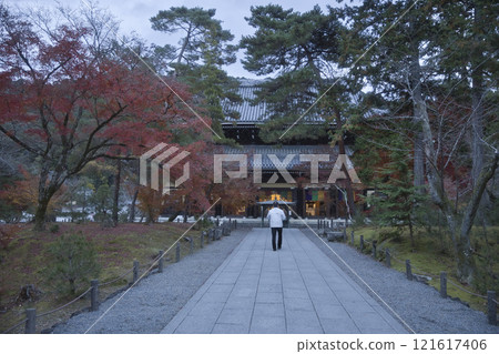 Nanzenji Temple Approach: Early Morning Walk and Praying 1 121617406