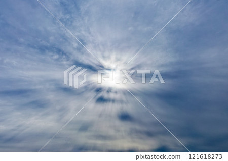 Omnidirectional crepuscular rays 121618273
