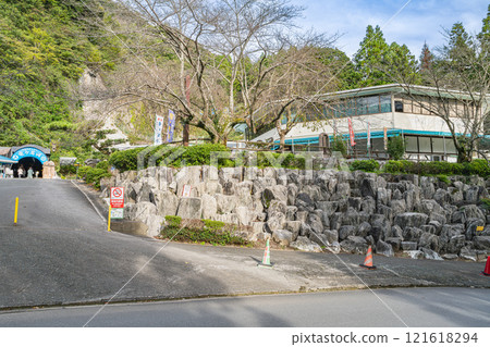 The entrance to Ryugasaki Cave in Hamamatsu City (Shizuoka Prefecture) The entrance to Ryugasaki Cave in Hamamatsu City (Shizuoka Prefecture) 121618294
