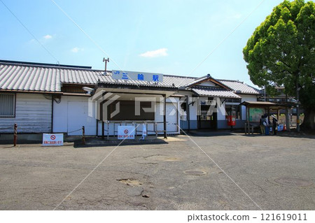大和國一宮「三輪神社」的出入口…櫻井線（萬葉麻幌場線）[三輪站] 121619011