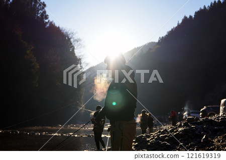 Winter early morning fishing 121619319