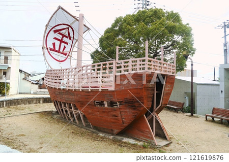 A dilapidated boat-shaped playground equipment at Minato Park 121619876