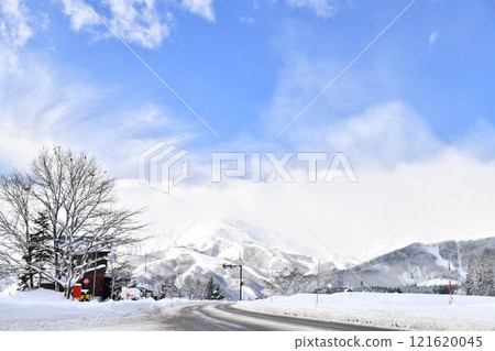 View towards Hakuba Happo-one Ski Resort (Hakuba Village, Nagano Prefecture) [2024.12] 121620045