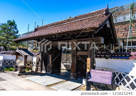 [Important Preservation District for Groups of Traditional Buildings] Tsuwano, Ooka Family Clerical Gate and Tsuwano Town Hall, Tsuwano Town, Kashima Prefecture 121621245