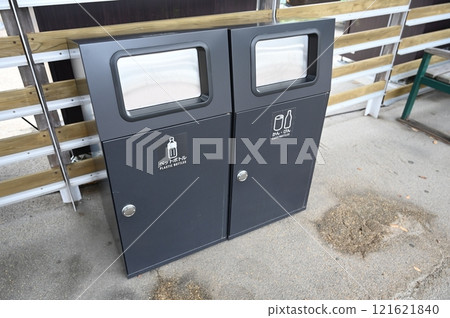 Trash can installed outdoors Trash can installed outdoors 121621840