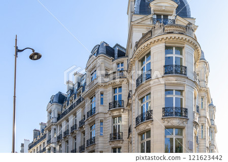An Elegant Building in Paris Showcasing Timeless and Classic Architecture with Charm An Elegant Building in Paris Showcasing Timeless and Classic Architecture with Charm 121623442
