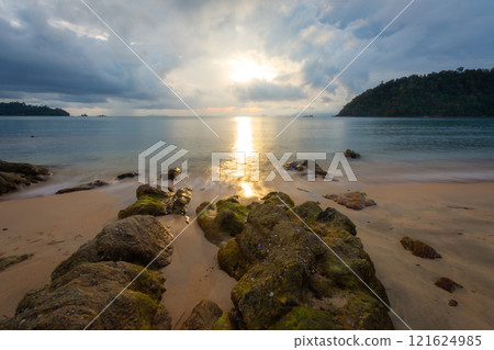 Koh Phayam is the second largest island in Ranong Province. It has beautiful scenery, is peaceful, has many beautiful resorts, and has a community lifestyle, located in the Andaman Sea near Myanmar 121624985