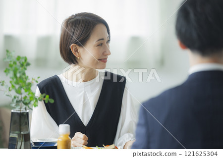 Image of a family having breakfast at the dinner table 121625304