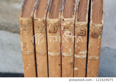 Vintage antiquarian old books 121629075