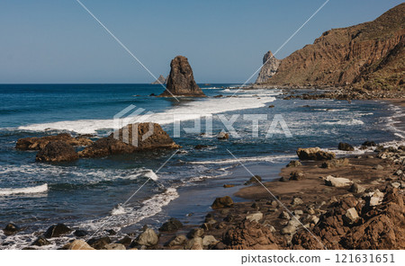 A picturesque coastal scene 121631651