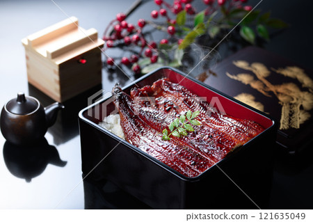 The steam of fragrant grilled eel and the glossy, luxurious unaju" 121635049