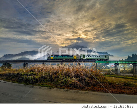 Morning train 121635652