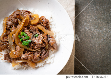 beef sliced on topped rice (GYUU-DON) 121636018