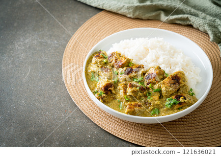 Afghani chicken in green curry or Hariyali tikka chicken hara masala with rice 121636021