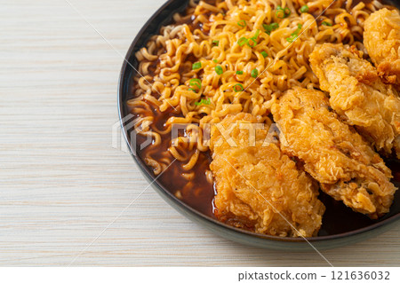 Korean instant noodles with fried chicken or Fried chicken ramyeon 121636032