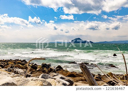 Aichi Prefecture, blue sea and sky as seen from Koijigahama Beach Aichi Prefecture, blue sea and sky as seen from Koijigahama Beach 121636467