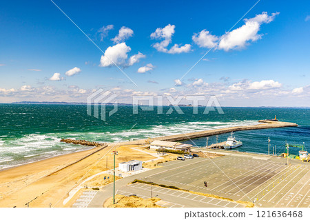 Aichi Prefecture, blue sea and sky as seen from Koijigahama Beach Aichi Prefecture, blue sea and sky as seen from Koijigahama Beach 121636468