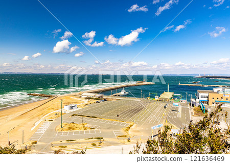 Aichi Prefecture, blue sea and sky as seen from Koijigahama Beach 121636469