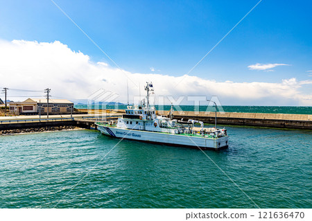Aichi Prefecture, blue sea and sky as seen from Koijigahama Beach Aichi Prefecture, blue sea and sky as seen from Koijigahama Beach 121636470
