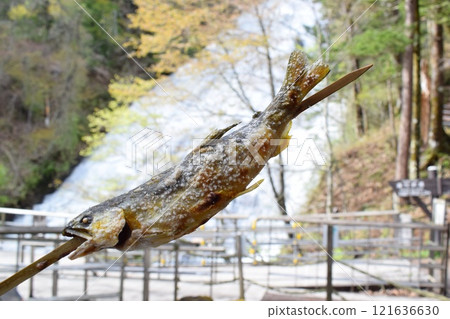 Yutaki的一家餐廳提供鹽烤魚 Yutaki的一家餐廳提供鹽烤魚 121636630