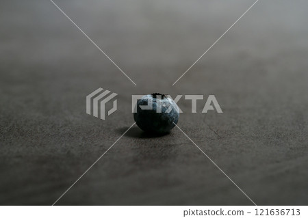 藍莓特寫鏡頭和深色背景 藍莓特寫鏡頭和深色背景 121636713