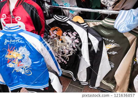 橫須賀 Dobuita 街展出的 Sukajans 121636857