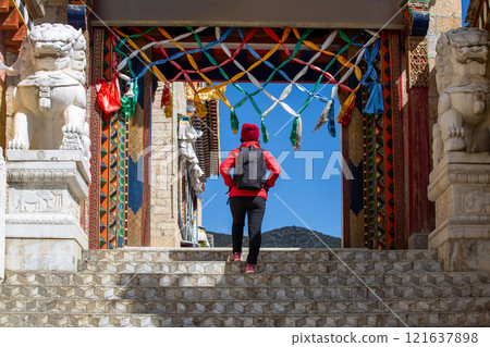 Tourist walk around at SongZanLin Temple in Shangri-La (Zhongdian) YunNan, China 121637898