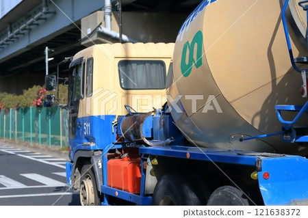 Agitator truck (concrete mixer truck) 121638372