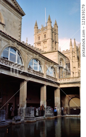 老照片，1982年9月，英國，巴斯修道院教堂和羅馬浴場遺址 121639179