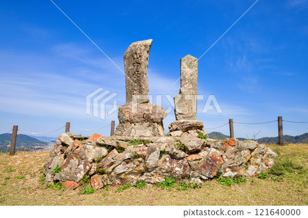 <島根郡> 安來市月山富田山頂主圍牆內的山中鹿之助紀念碑 121640000