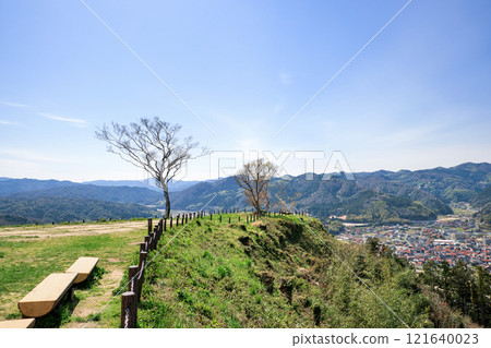 <島根縣>從西莊平眺望月山戶田城 121640023