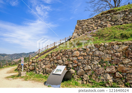 Gassan-Toda Castle (Shimane Prefecture) - Terraced stone walls at the site of Sannomaru 121640024