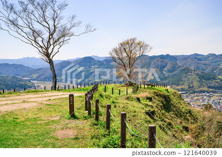 <島根縣>從西莊平眺望月山戶田城 121640039