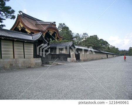 Kenshunmon Gate of the Kyoto Imperial Palace in Kyoto Gyoen (Kamigyo Ward, Kyoto City) Kenshunmon Gate of the Kyoto Imperial Palace in Kyoto Gyoen (Kamigyo Ward, Kyoto City) 121640061