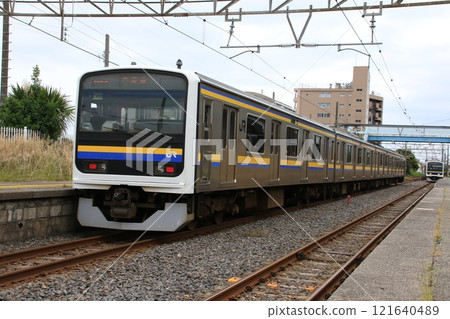 A train on the JR Uchibo Line stops at Futomi Station A train on the JR Uchibo Line stops at Futomi Station 121640489