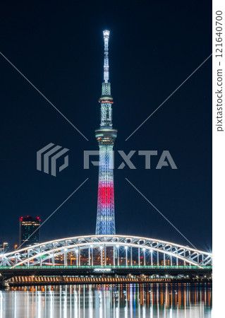 「東京」東京晴空塔-以日本國旗為靈感的新年特別燈光夜景 「東京」東京晴空塔-以日本國旗為靈感的新年特別燈光夜景 121640700