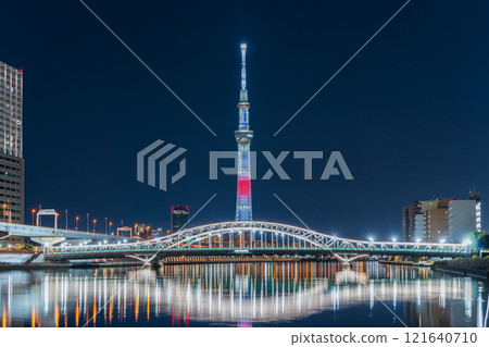 「東京」東京晴空塔－以日本國旗為靈感的新年特別燈光夜景 121640710