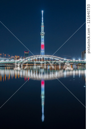 「東京」東京晴空塔－以日本國旗為靈感的新年特別燈光夜景 121640733