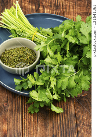Cilantro on table and chopped dry parsley leaves. 121641363