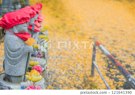 Ginkgo carpet and Jizo statue 121641390
