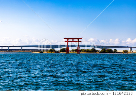 Floating Torii gate on Lake Hamana, Shizuoka Prefecture 121642153