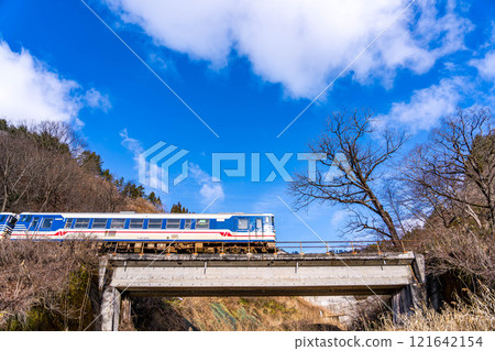 The Tadami Line running in the morning sun - Niigata colors (January 2020) 121642154