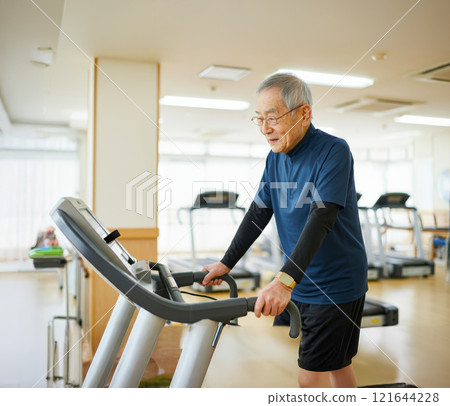 Senior rehabilitating Senior rehabilitating 121644228