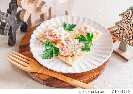 鮭魚和北寄蛤蜊沙拉開胃菜 鮭魚和北寄蛤蜊沙拉開胃菜 121644950