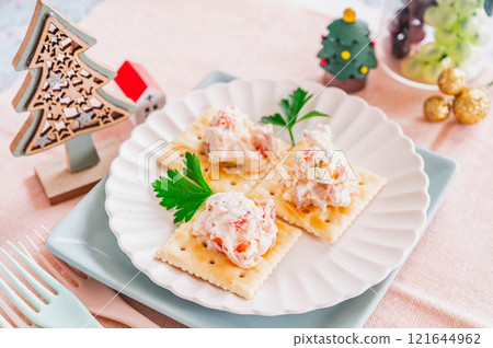 鮭魚和北寄蛤蜊沙拉開胃菜 121644962