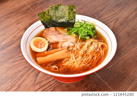 中式蕎麥麵、拉麵、醬油拉麵、醬油拉麵、義大利麵。 中式蕎麥麵、拉麵、醬油拉麵、醬油拉麵、義大利麵。 121645280