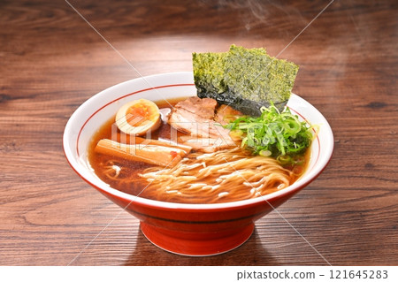 中式蕎麥麵、拉麵、醬油拉麵、醬油拉麵、義大利麵。 中式蕎麥麵、拉麵、醬油拉麵、醬油拉麵、義大利麵。 121645283