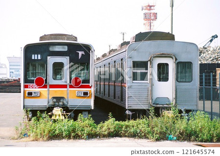 Toyo Rapid Railway 1000 series train parked at a pier in preparation for overseas transfer 121645574
