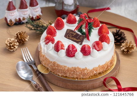 Strawberry and cream Christmas cake Strawberry and cream Christmas cake 121645766